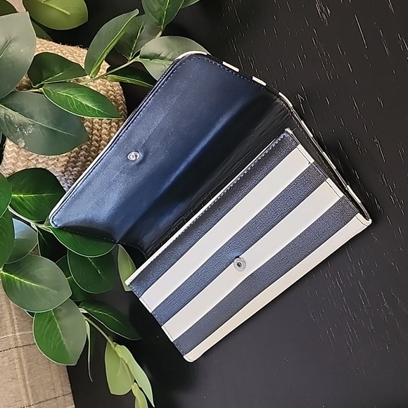 Kut from the Kloth Striped Trifold Wallet Black White Vegan Leather - Picture 10 of 10